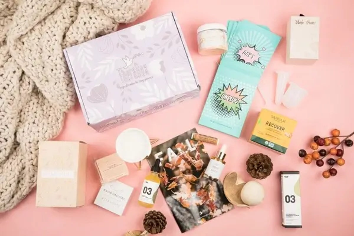 Student good Wellness Box/ Ultimate Graduate Starter Kit/ Dorm Kit/Teen Self-care Box