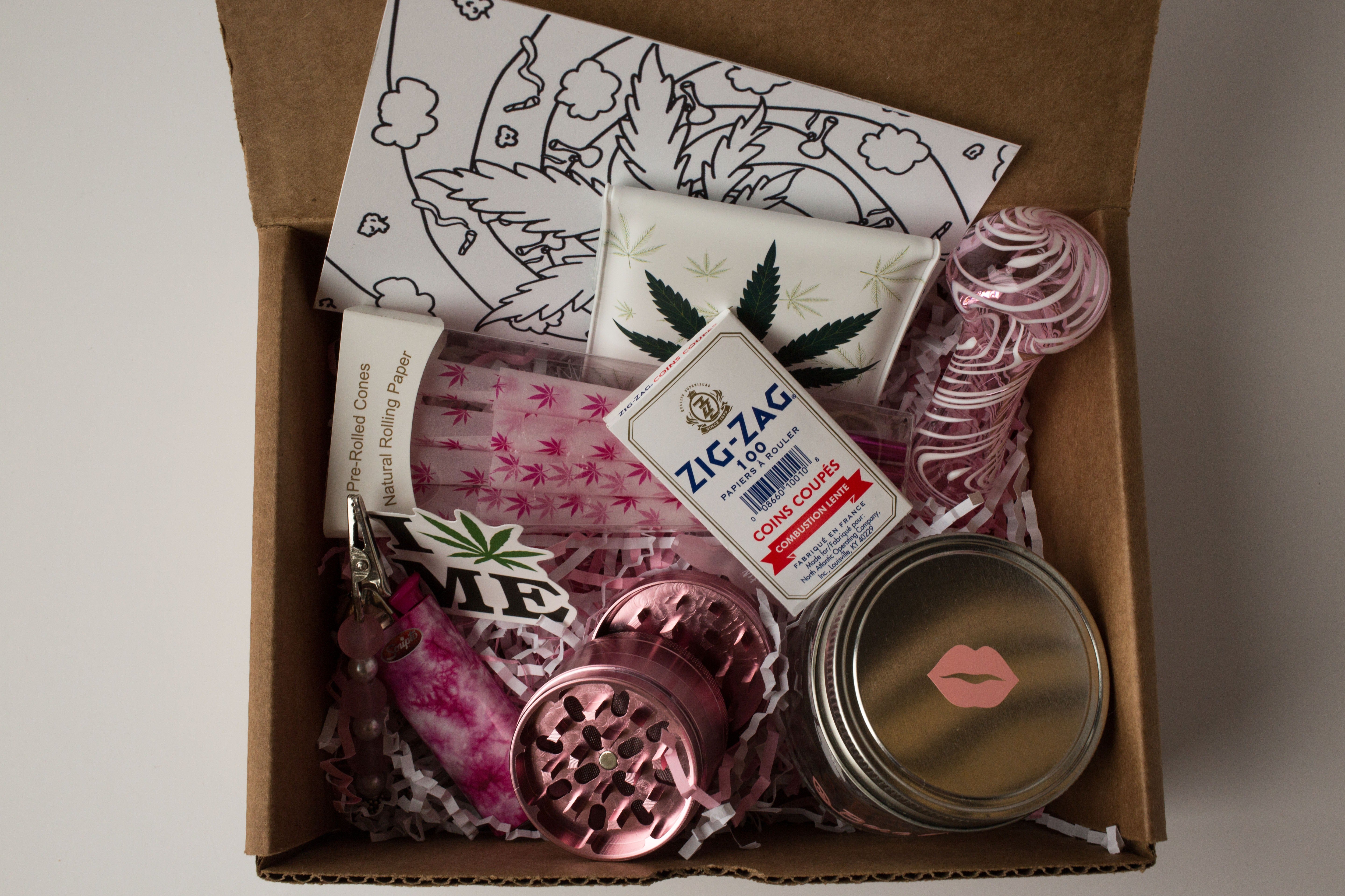 Weed accessories box -  France