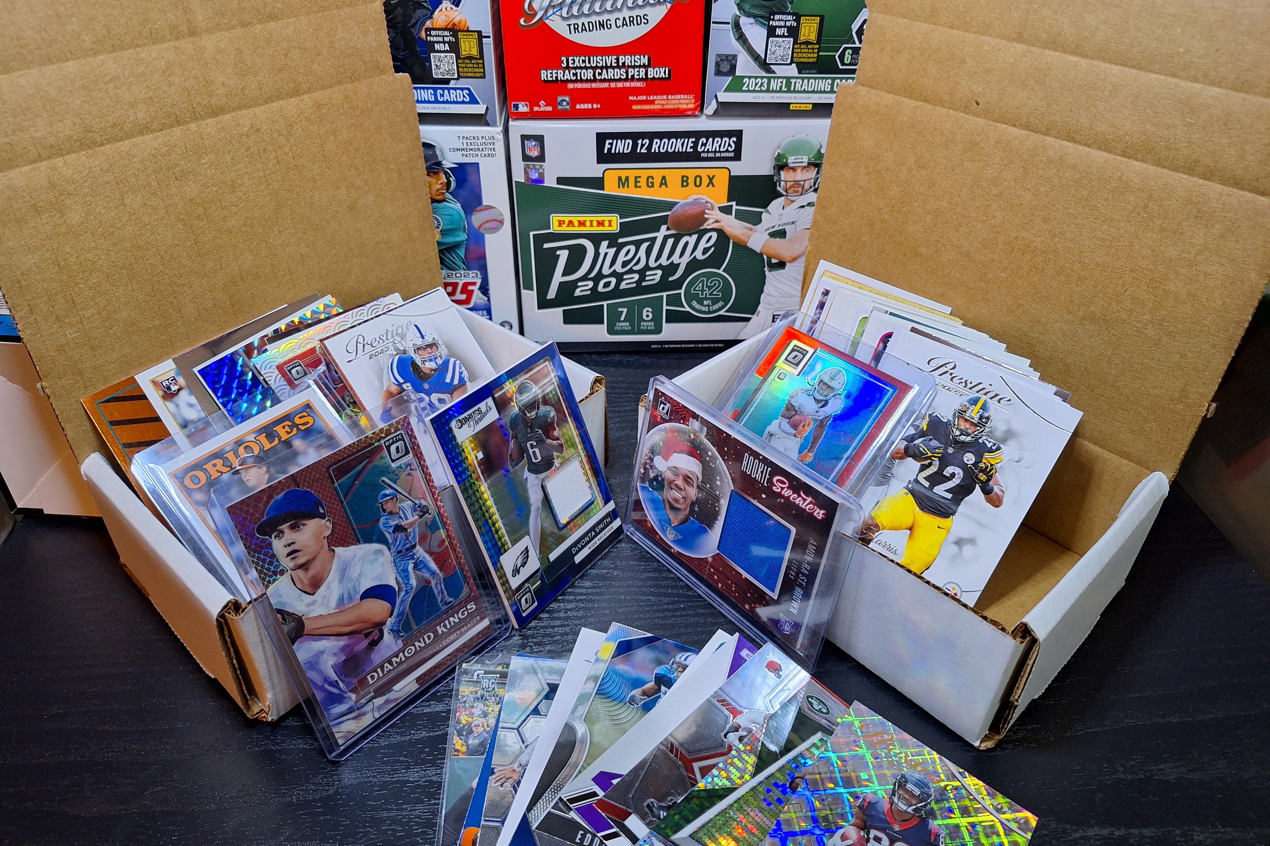 Box of Sports Cards (football, baseball, fashion basketball, etc)